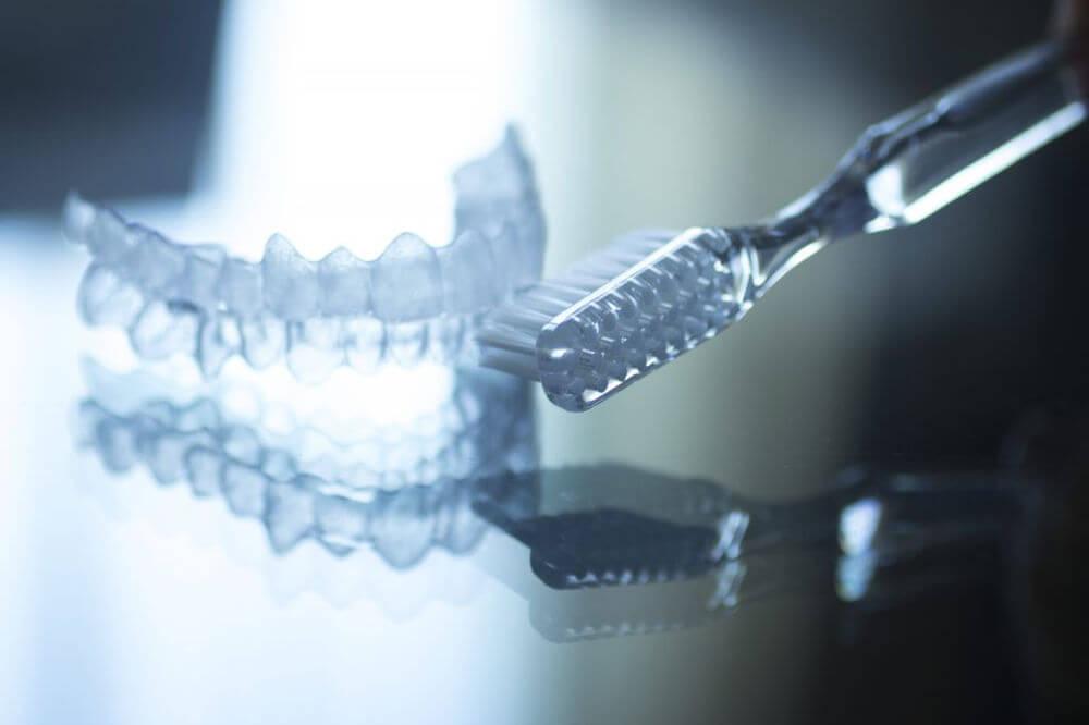 como-limpiar-invisalign-ortodoncia-invisible